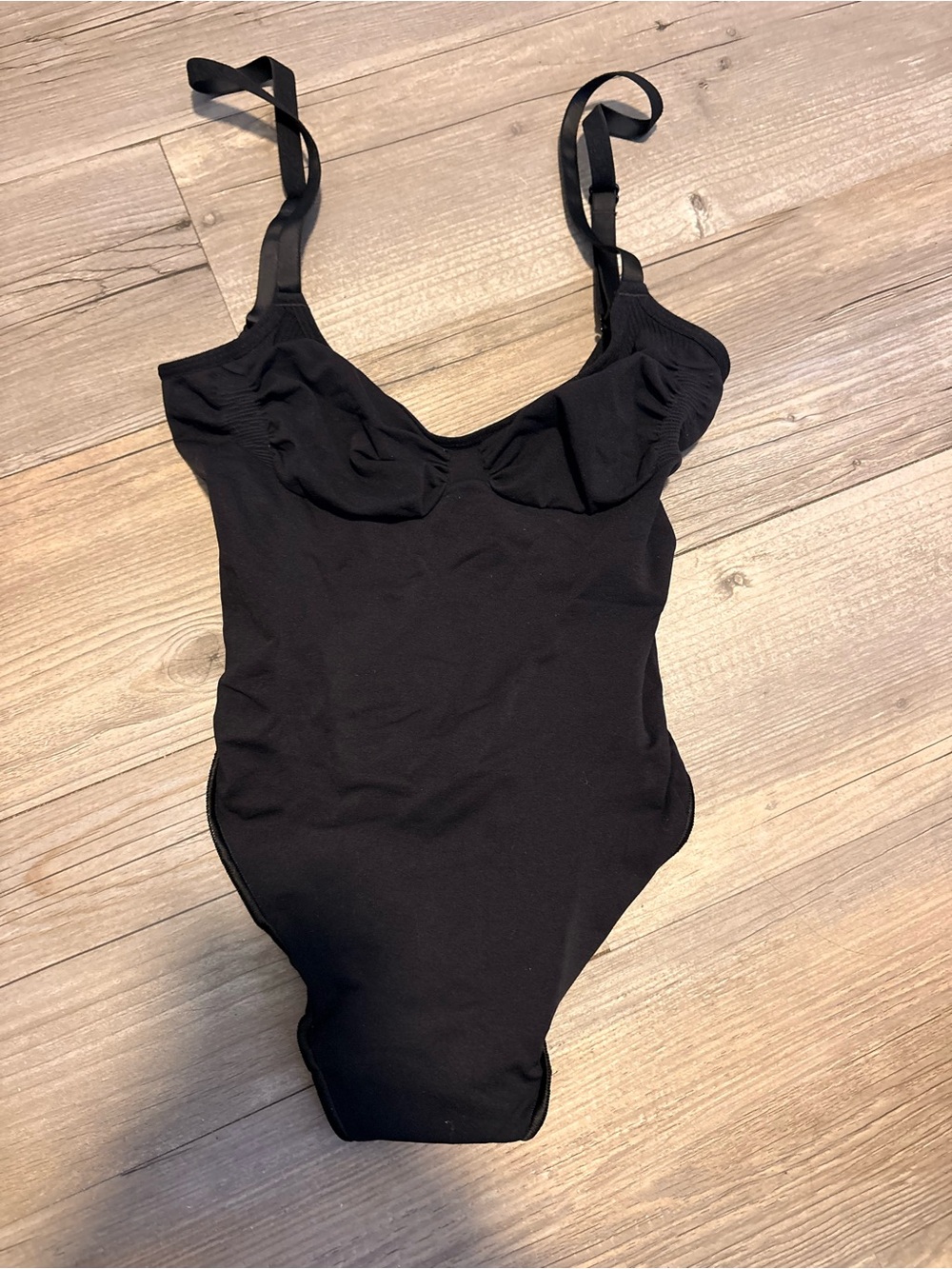 SKIMS Kim Kardashian sculpting thong bodysuit medium new without tags